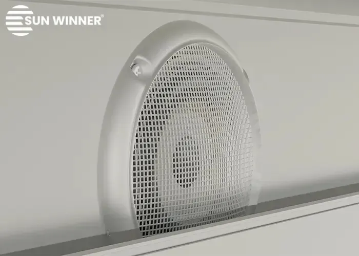 Weißer Lautsprecher 25 W im Rahmen der Pergola S500