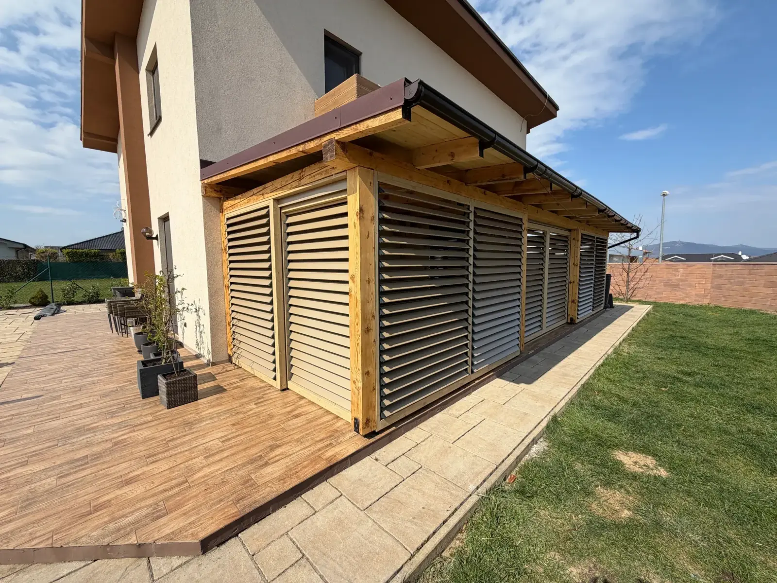 BSH wooden frame with aluminium rotating louvres – construction detail