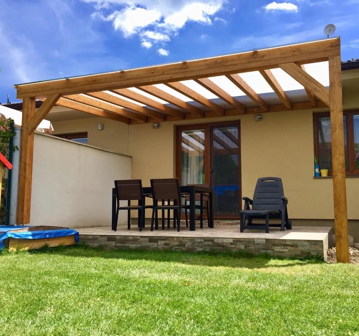 Wooden pergola made of BSH beams by a family house – Flowgarden project