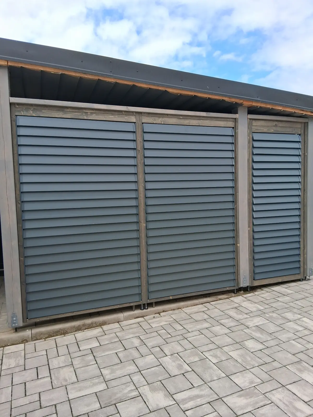 Wooden frame – aluminium louvres – Flowgarden project, photo 3 of 75