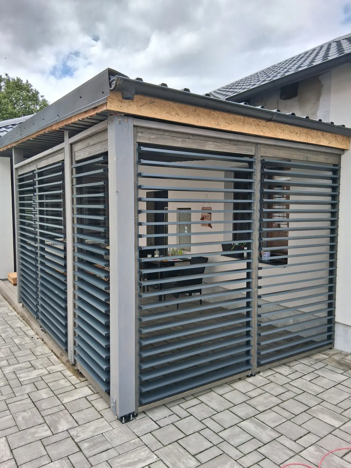 Wooden frame – aluminium louvres – Flowgarden project, photo 4 of 75