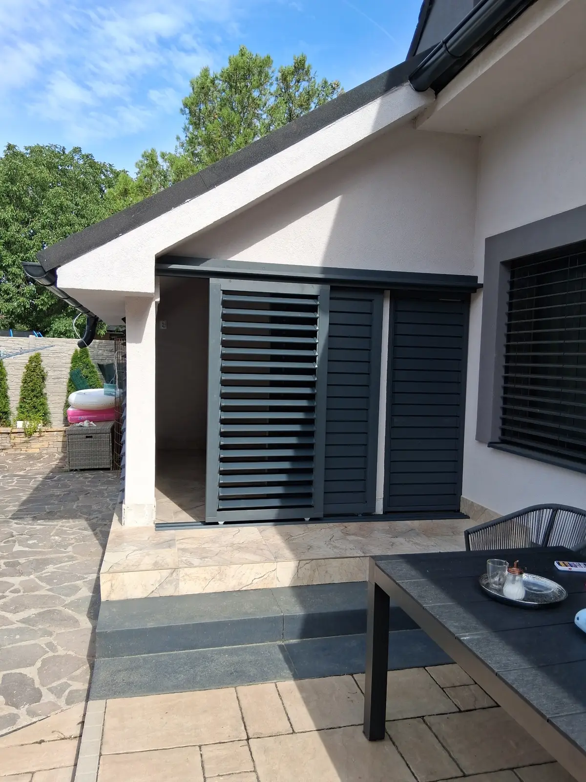 Wooden frame – aluminium louvres – Flowgarden project, photo 6 of 75