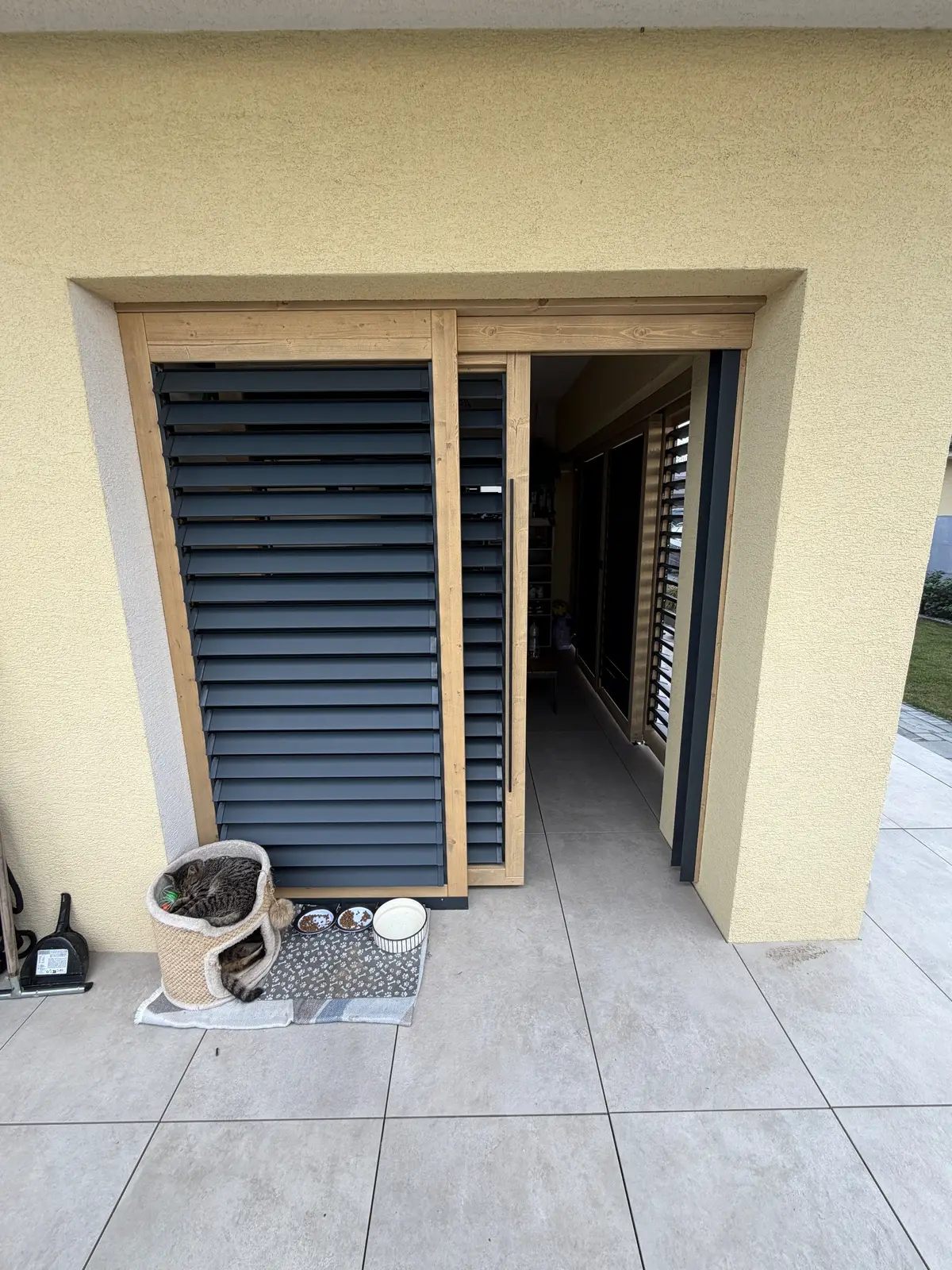 Wooden frame – aluminium louvres – Flowgarden project, photo 11 of 75
