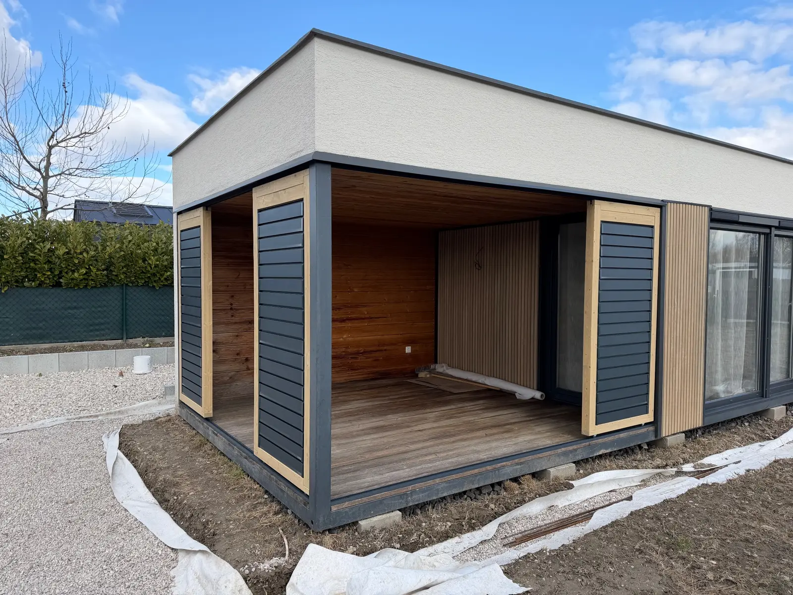 Wooden frame – aluminium louvres – Flowgarden project, photo 12 of 75