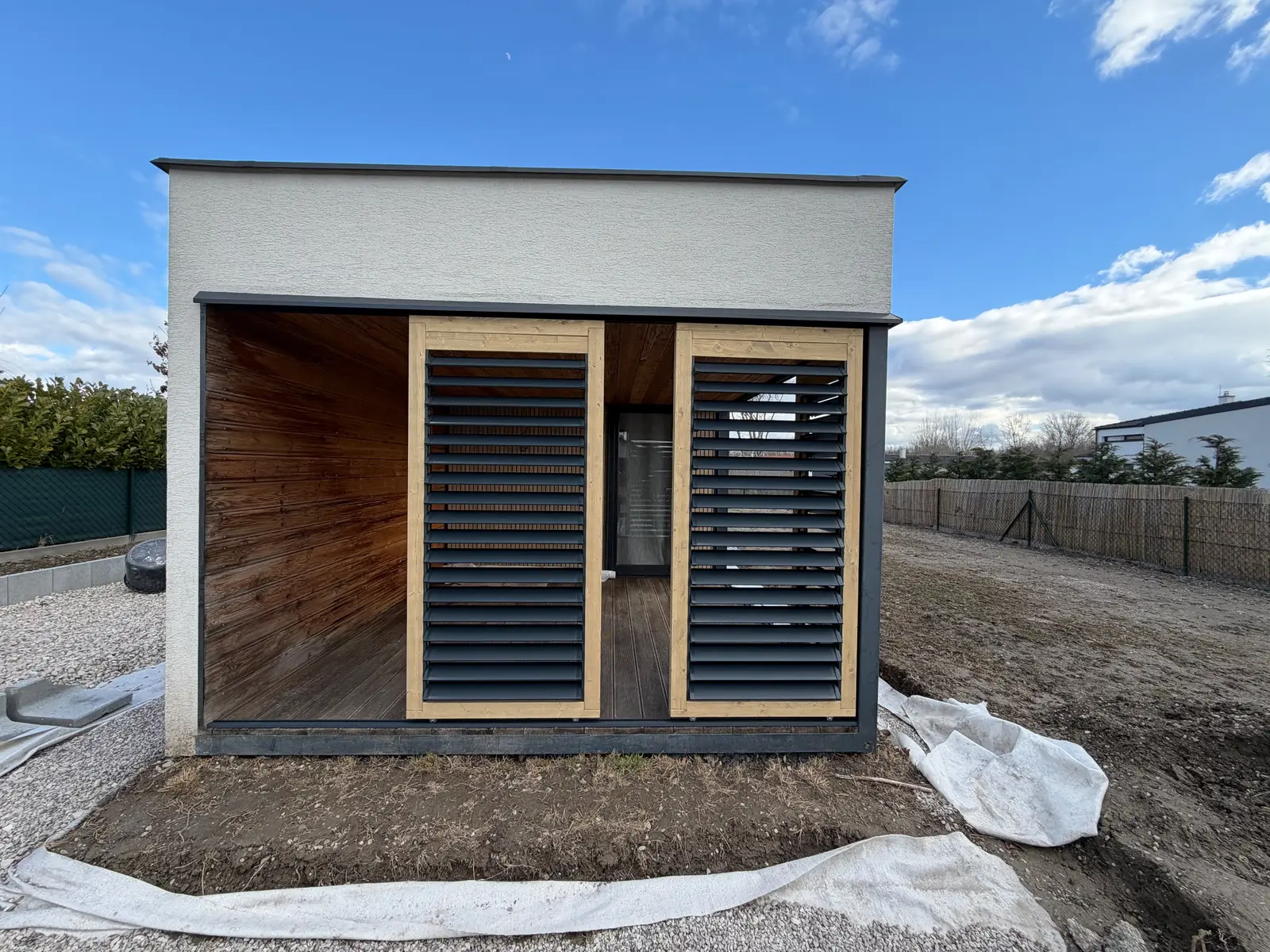 Wooden frame – aluminium louvres – Flowgarden project, photo 13 of 75