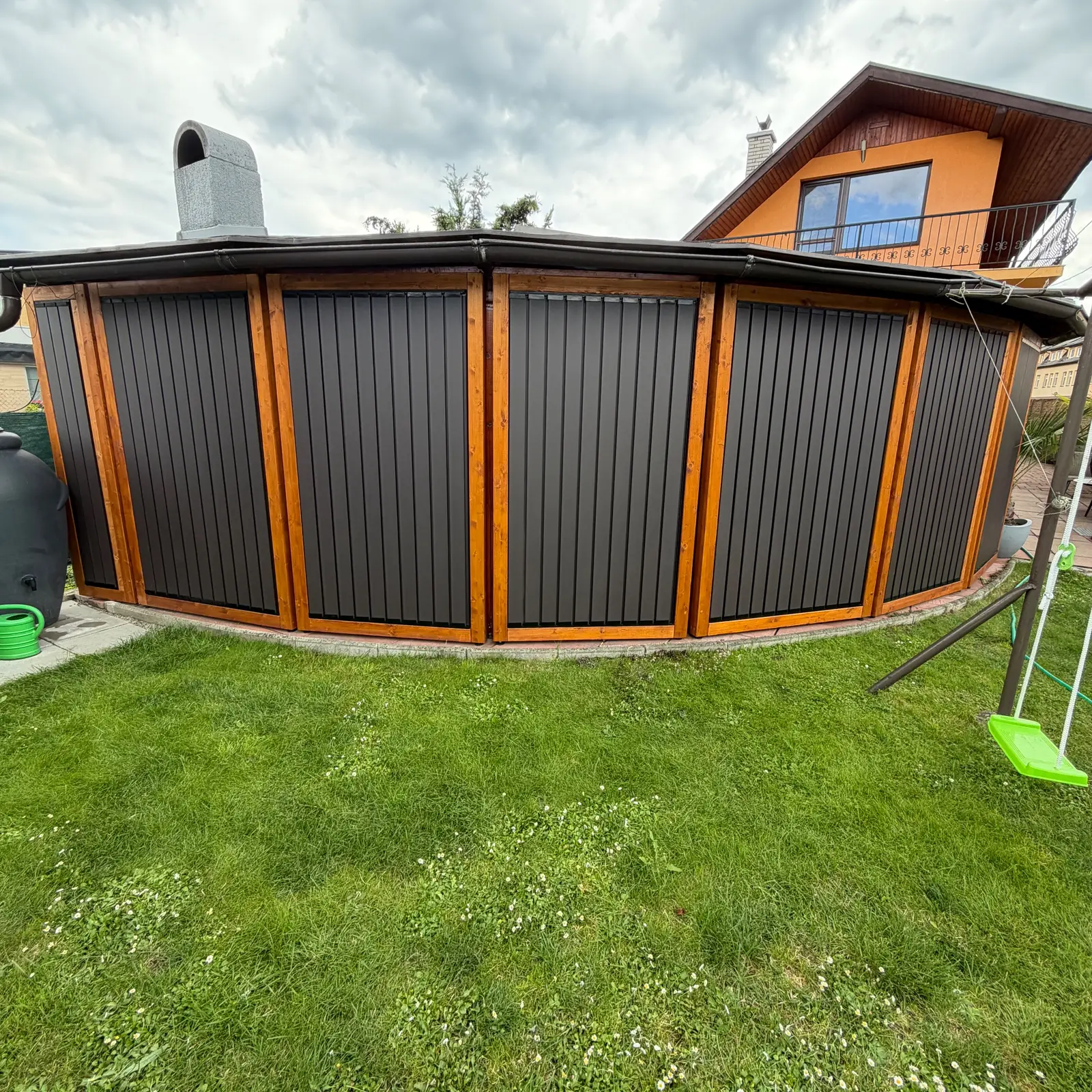 Wooden frame – aluminium louvres – Flowgarden project, photo 24 of 75