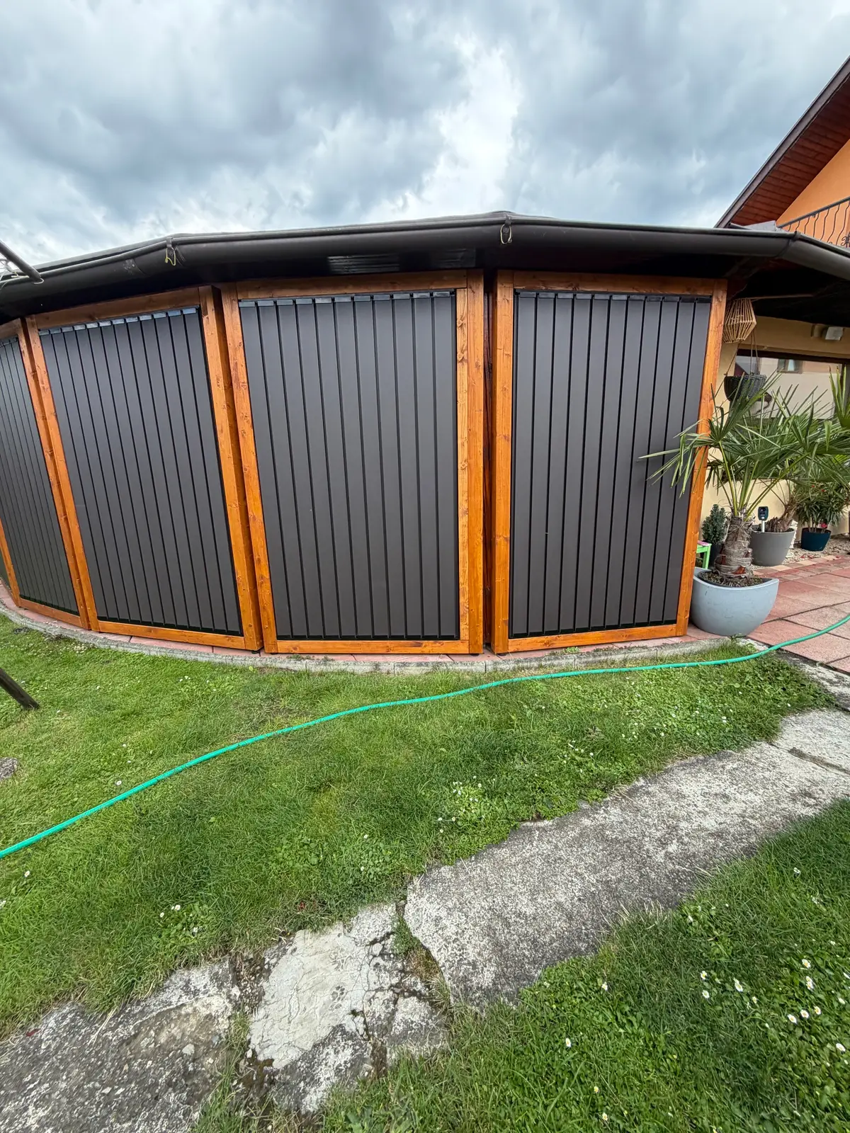 Wooden frame – aluminium louvres – Flowgarden project, photo 25 of 75