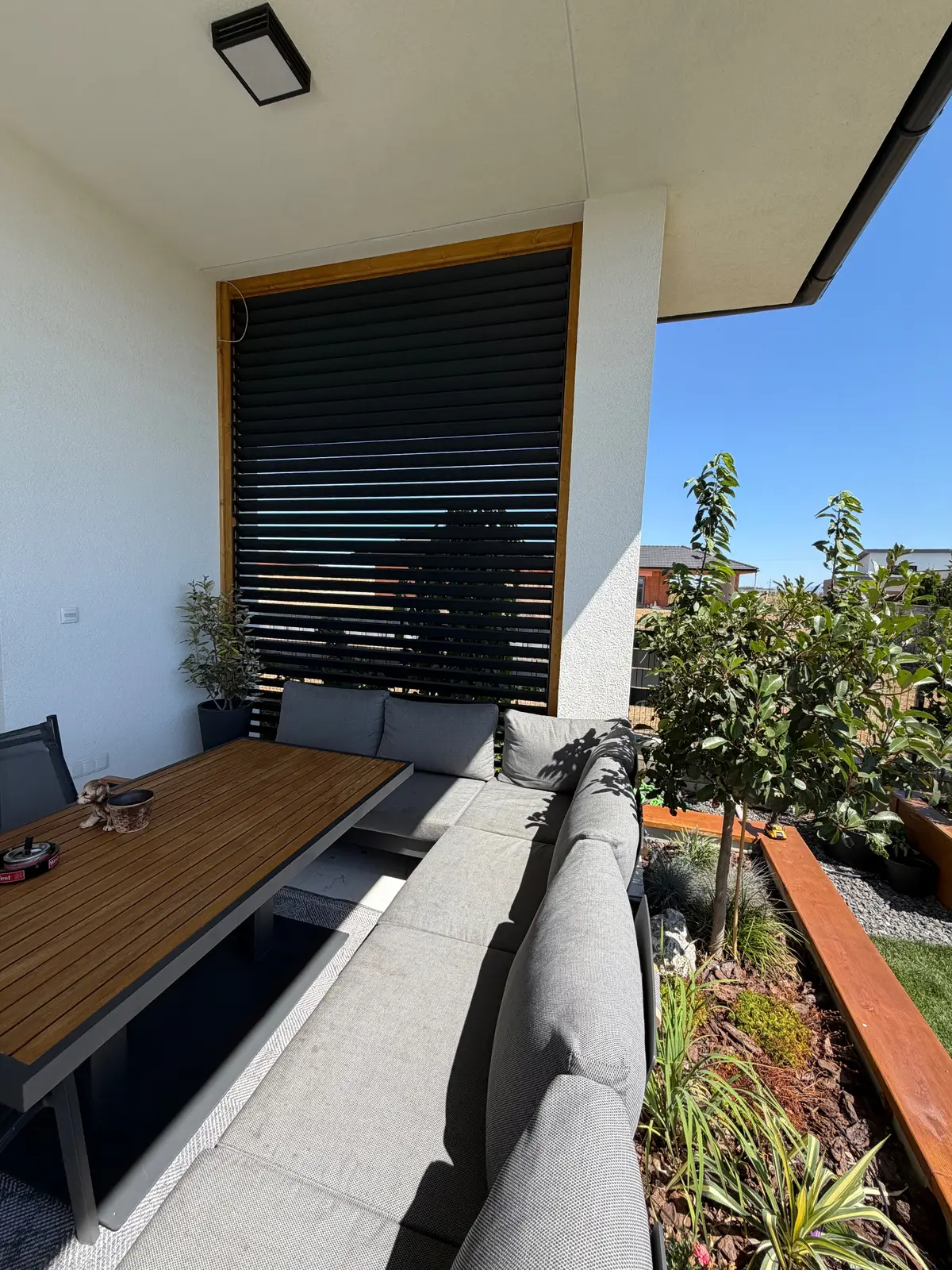 Wooden frame – aluminium louvres – Flowgarden project, photo 29 of 75