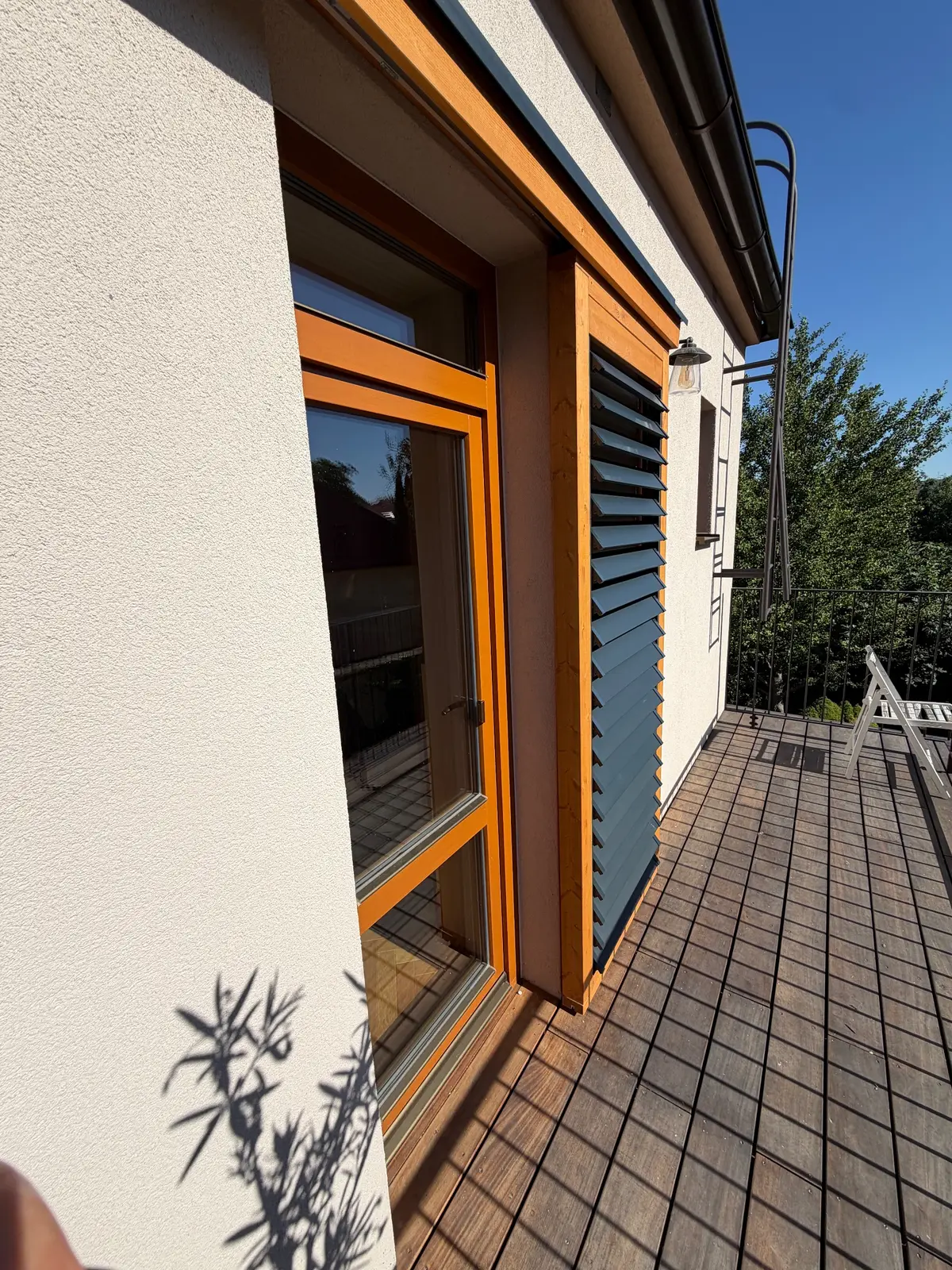 Wooden frame – aluminium louvres – Flowgarden project, photo 33 of 75