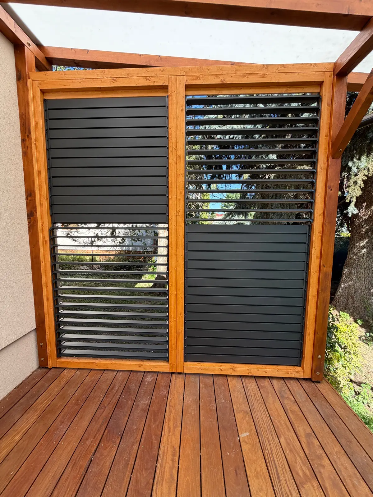 Wooden frame – aluminium louvres – Flowgarden project, photo 34 of 75