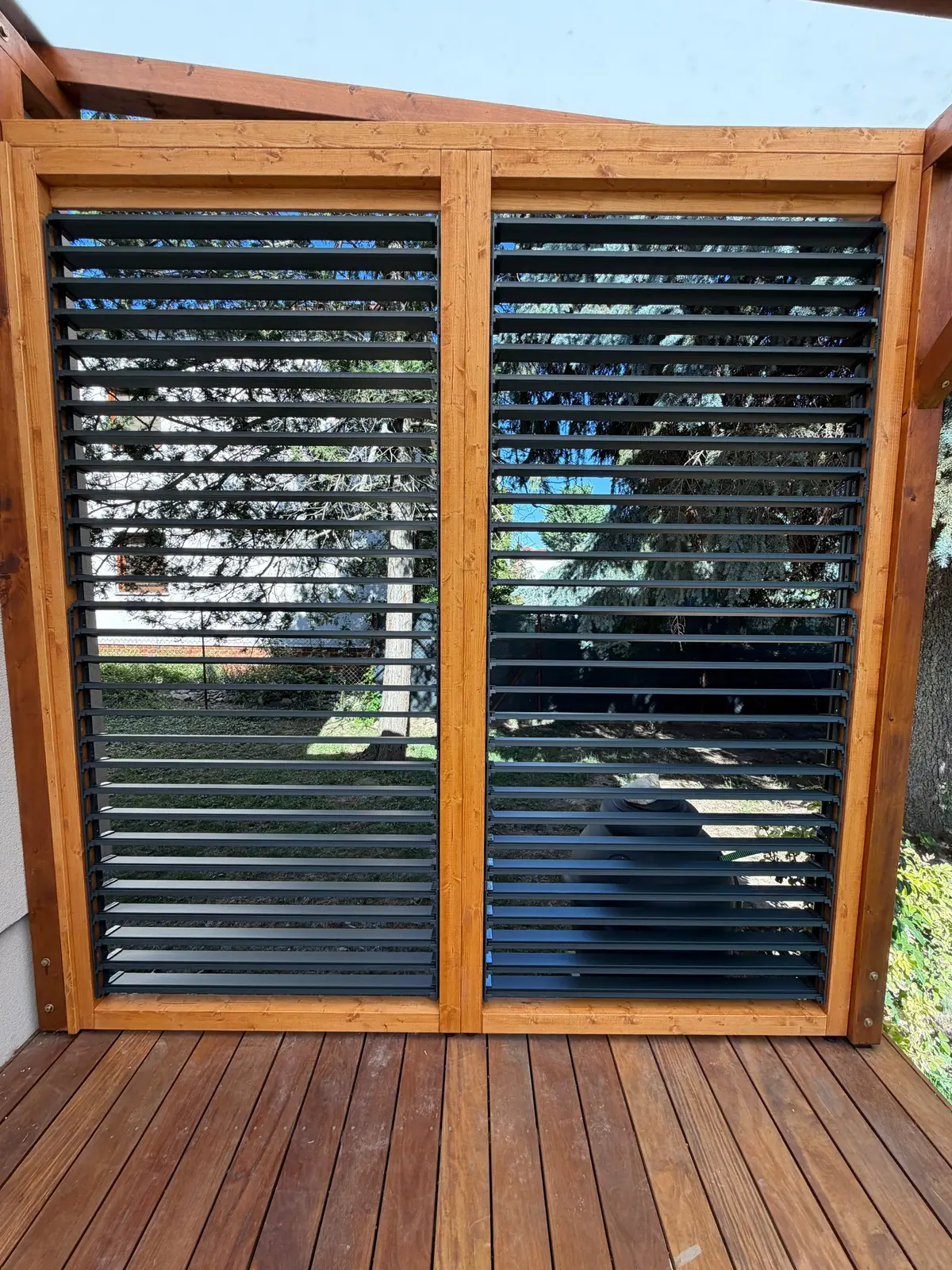 Wooden frame – aluminium louvres – Flowgarden project, photo 35 of 75