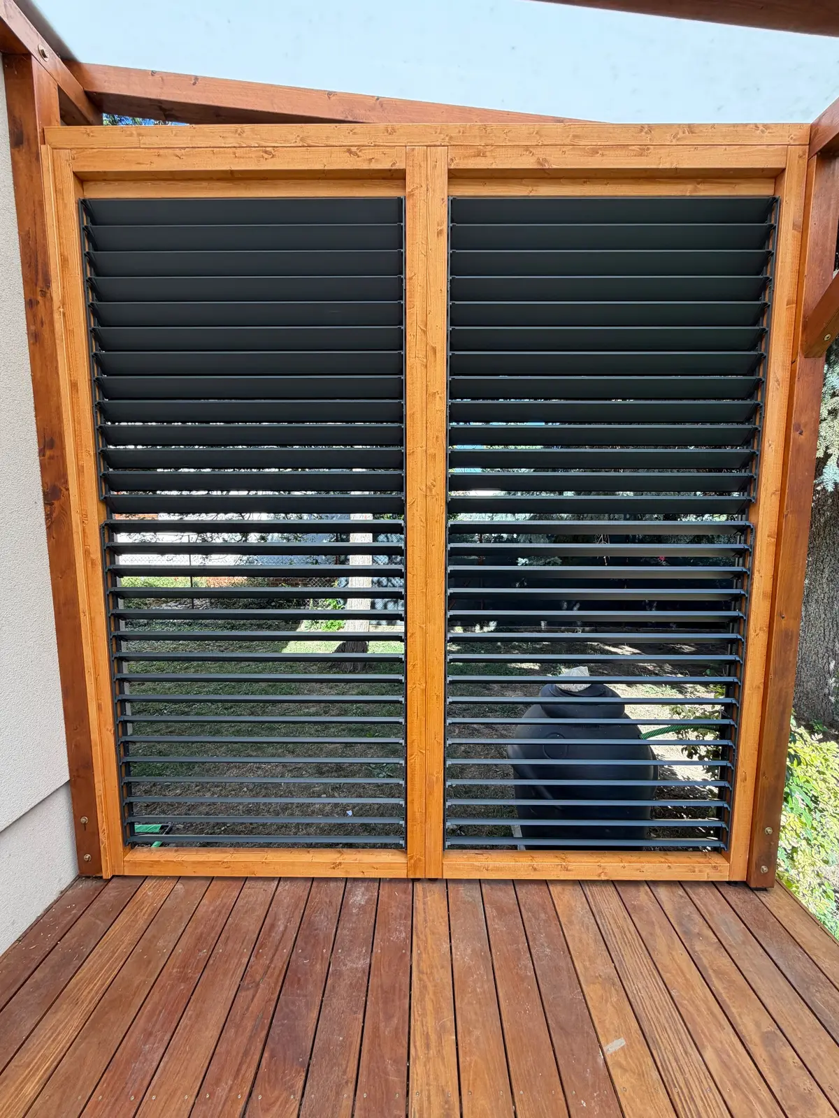 Wooden frame – aluminium louvres – Flowgarden project, photo 36 of 75
