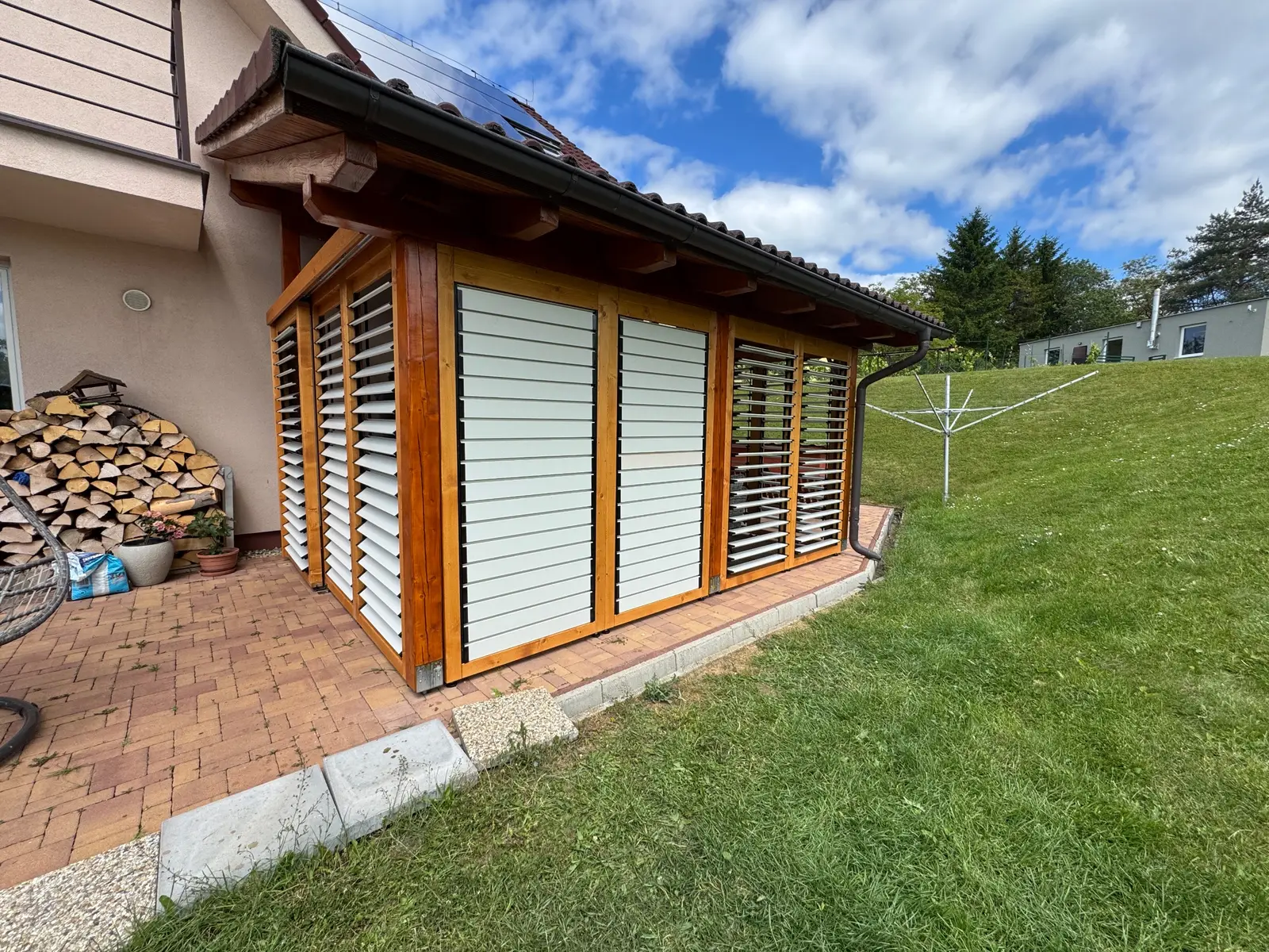 Wooden frame – aluminium louvres – Flowgarden project, photo 37 of 75