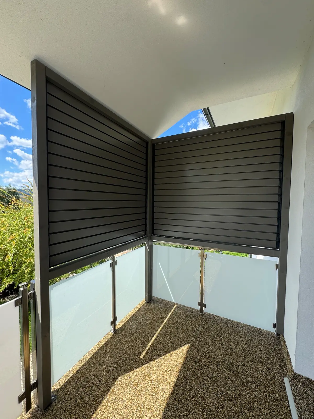 Wooden frame – aluminium louvres – Flowgarden project, photo 41 of 75