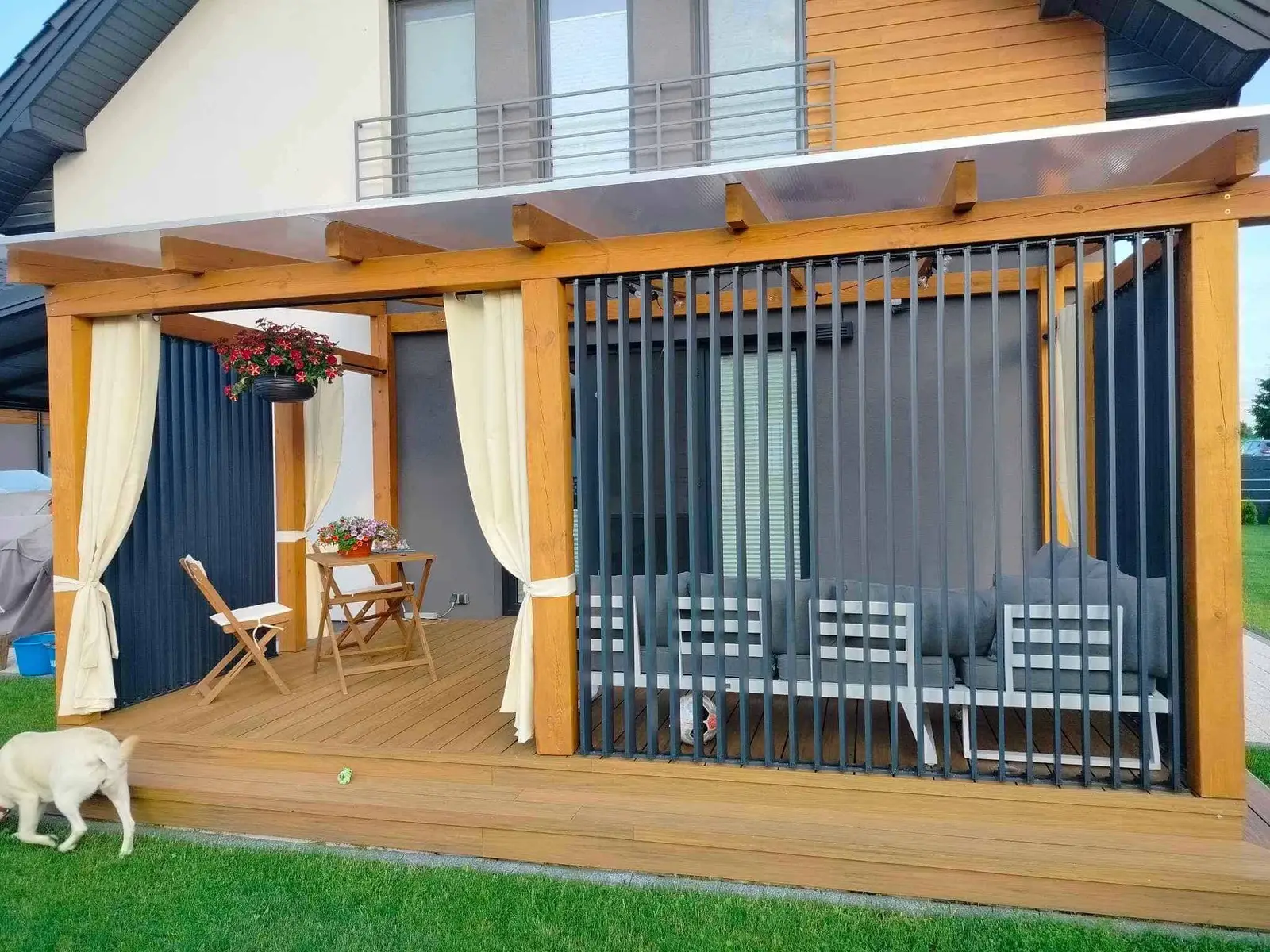 Wooden frame – aluminium louvres – Flowgarden project, photo 46 of 75
