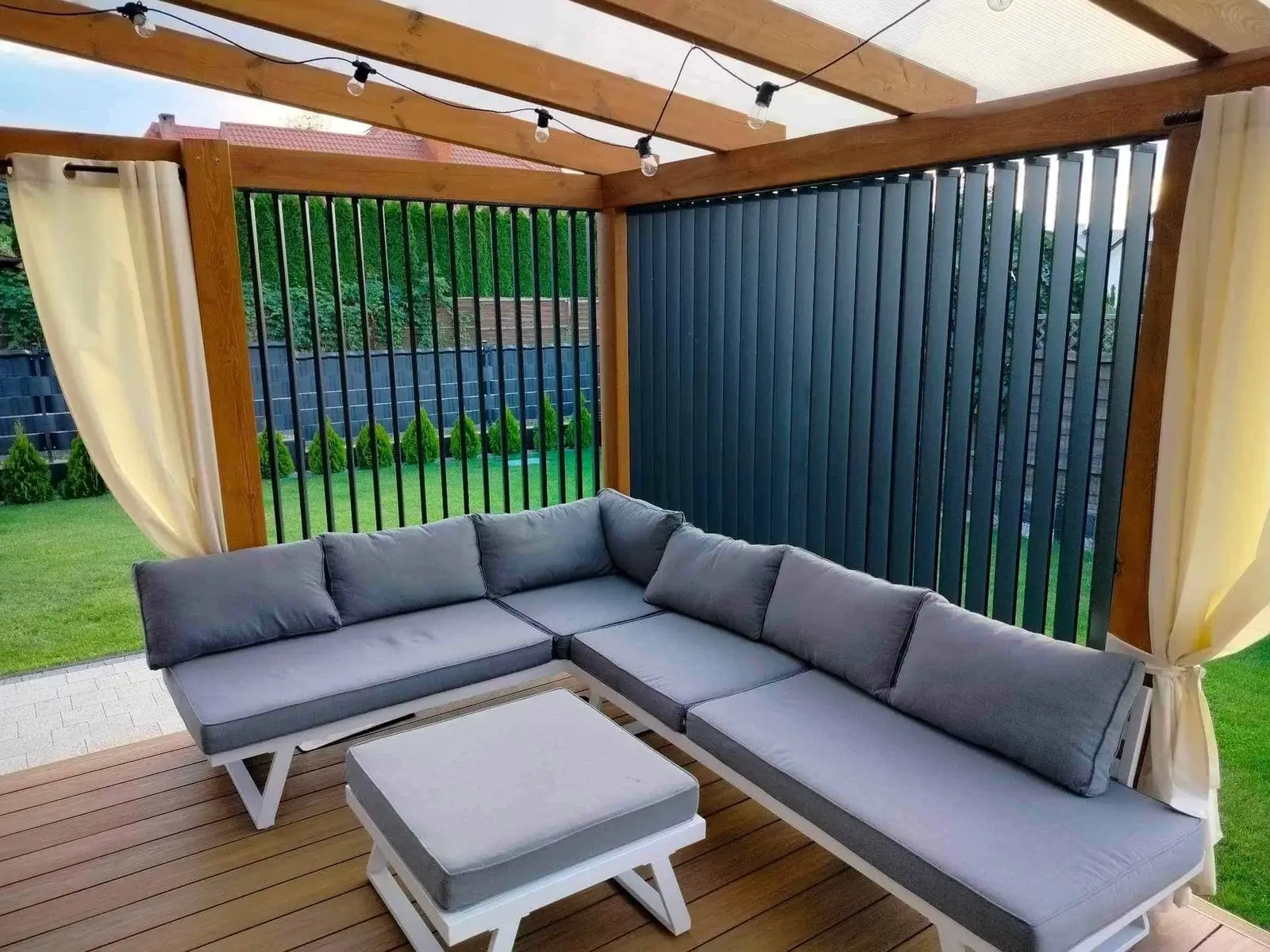 Wooden frame – aluminium louvres – Flowgarden project, photo 48 of 75