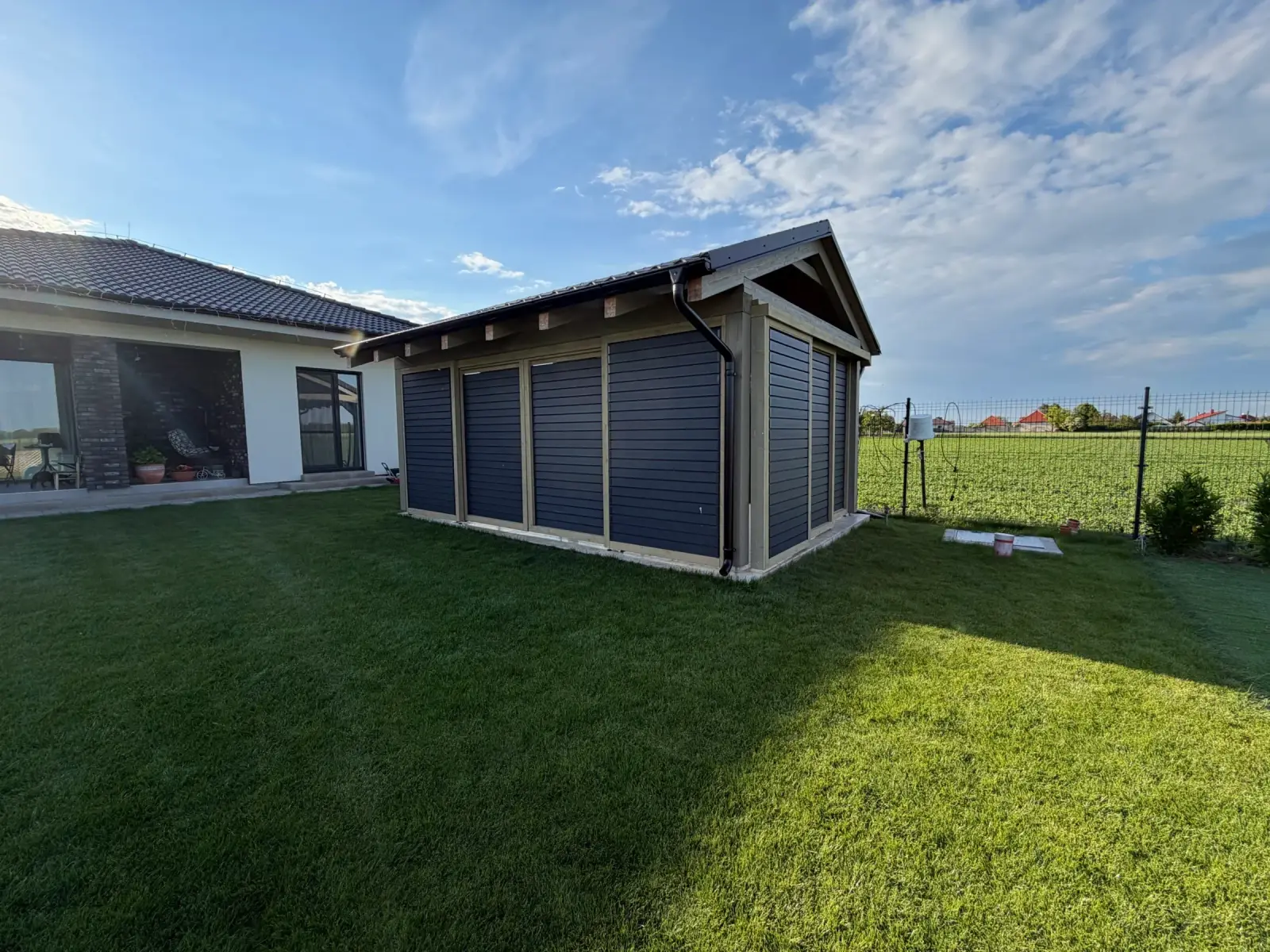 Wooden frame – aluminium louvres – Flowgarden project, photo 54 of 75