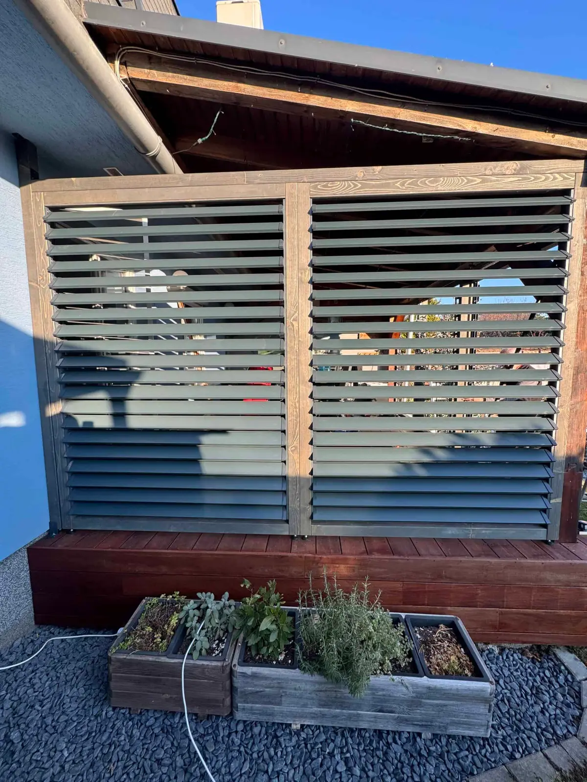 Wooden frame – aluminium louvres – Flowgarden project, photo 56 of 75