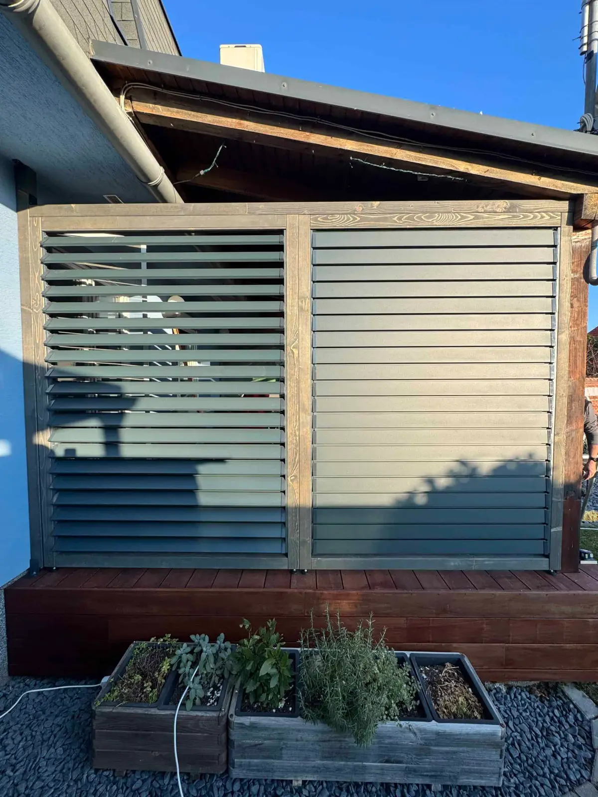 Wooden frame – aluminium louvres – Flowgarden project, photo 57 of 75