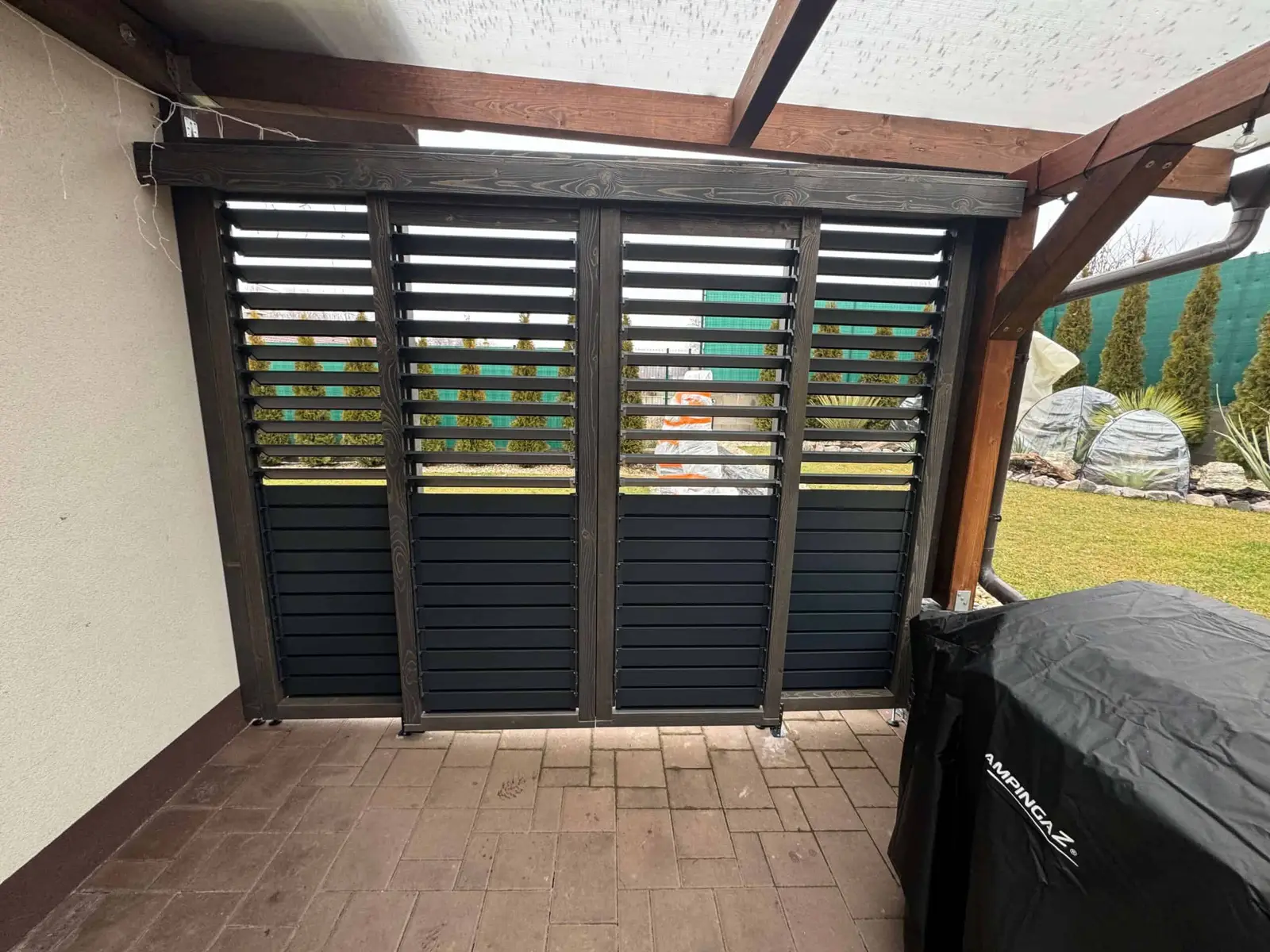 Wooden frame – aluminium louvres – Flowgarden project, photo 59 of 75