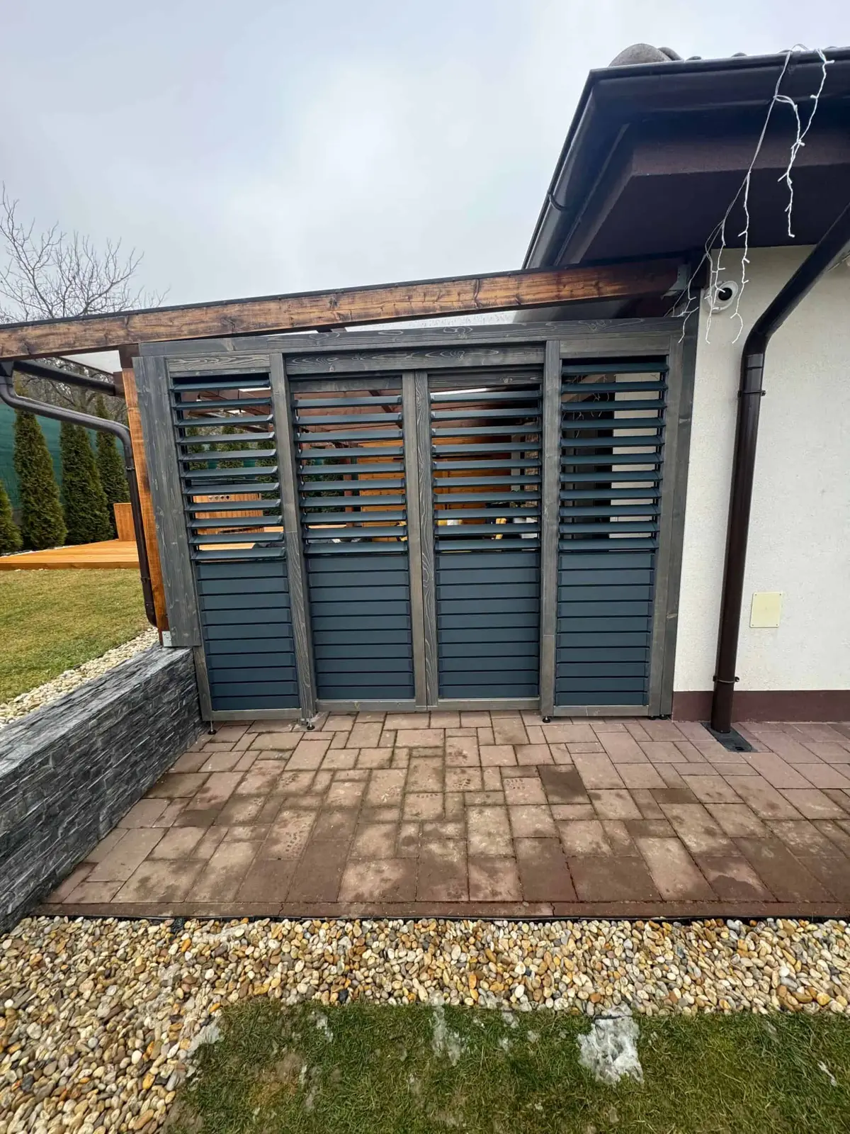 Wooden frame – aluminium louvres – Flowgarden project, photo 63 of 75