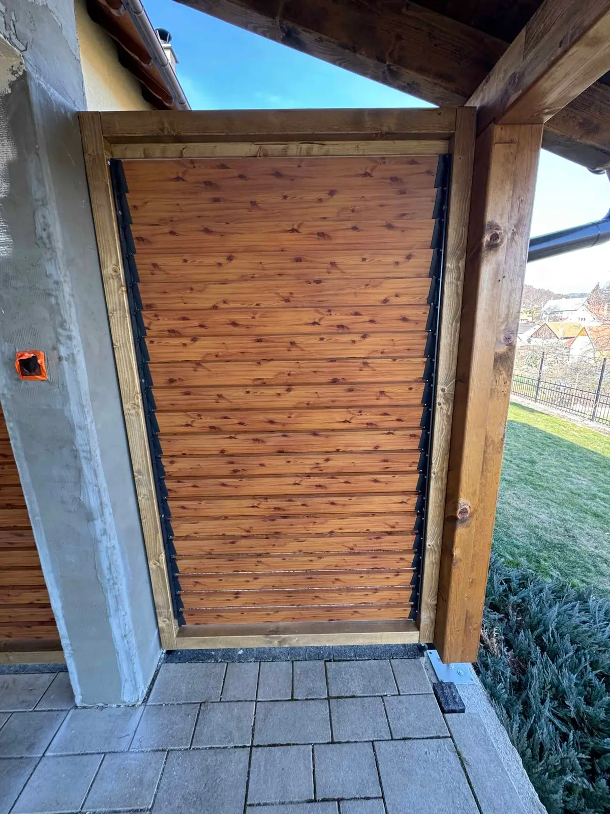 Wooden frame – aluminium louvres – Flowgarden project, photo 66 of 75