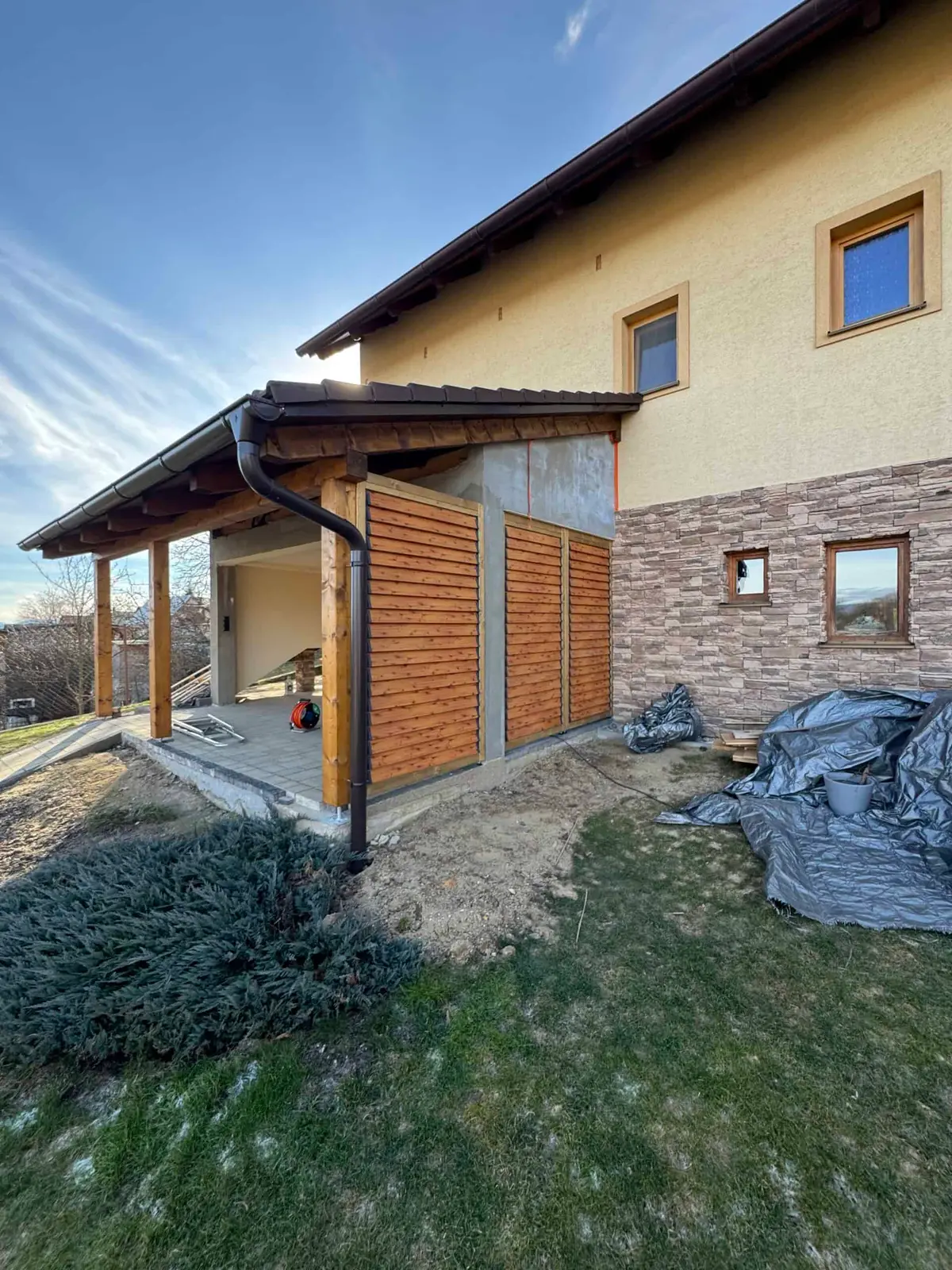 Wooden frame – aluminium louvres – Flowgarden project, photo 67 of 75