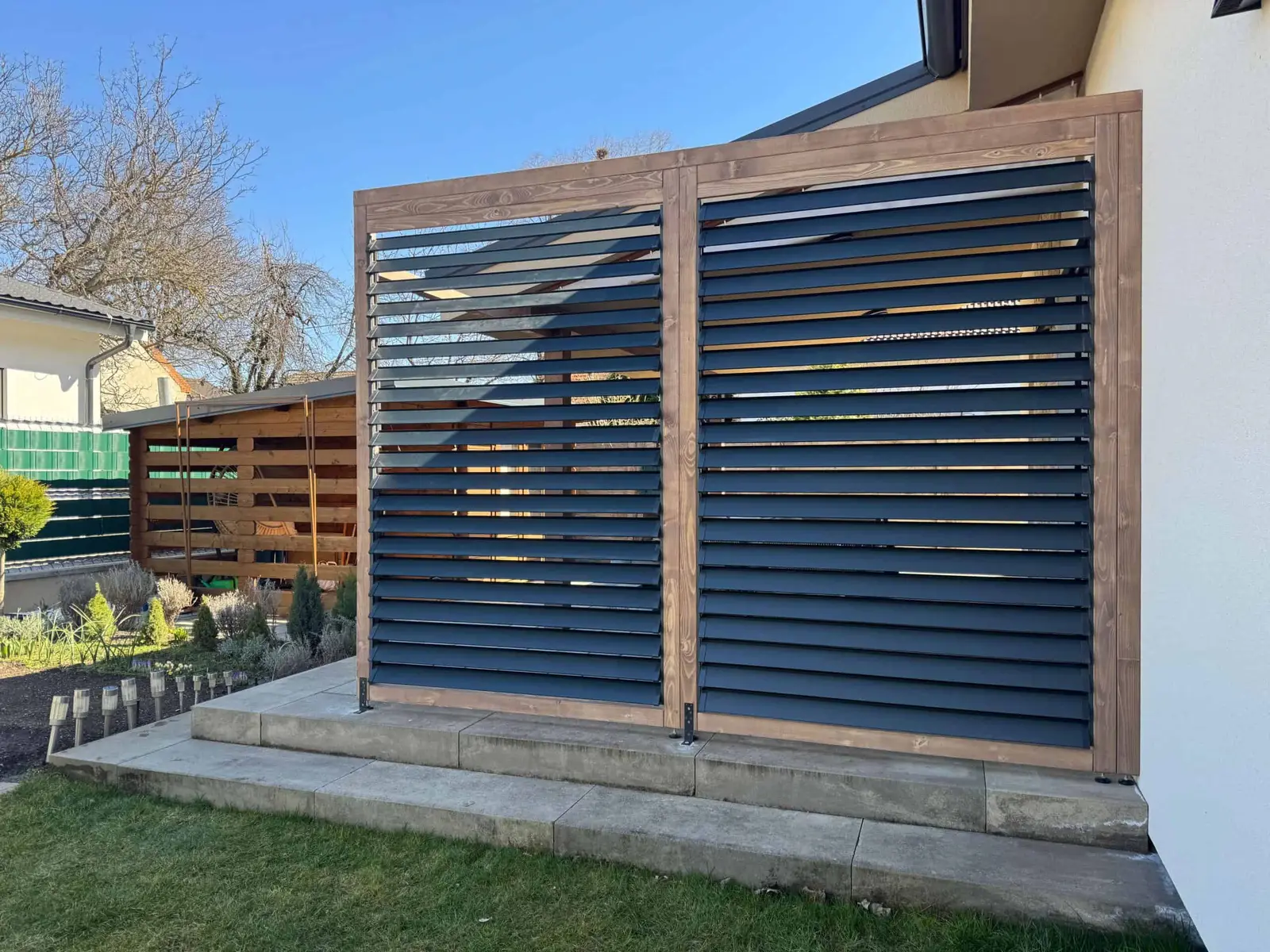 Wooden frame – aluminium louvres – Flowgarden project, photo 69 of 75