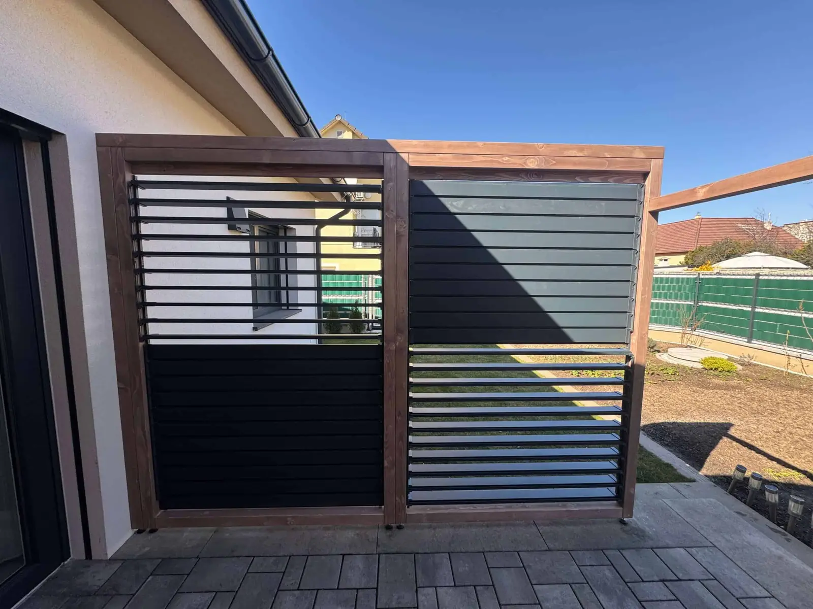 Wooden frame – aluminium louvres – Flowgarden project, photo 71 of 75
