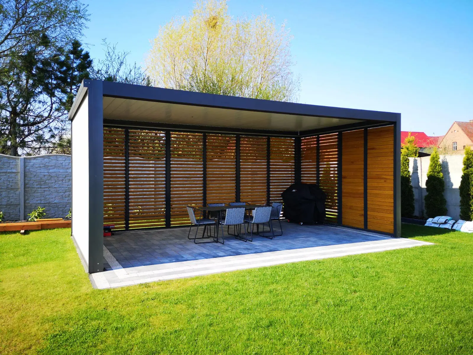 Aluminium frame – wooden louvres – Flowgarden project, photo 8 of 50