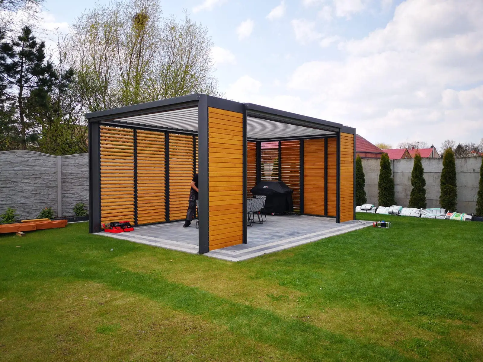 Aluminium frame – wooden louvres – Flowgarden project, photo 9 of 50