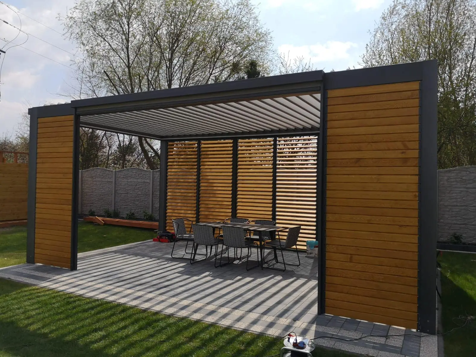 Aluminium frame – wooden louvres – Flowgarden project, photo 10 of 50