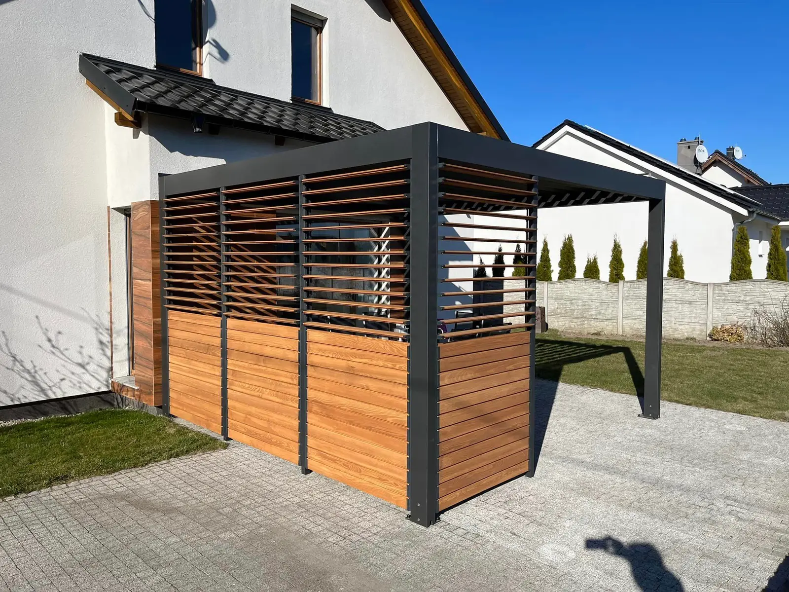 Aluminium frame – wooden louvres – Flowgarden project, photo 12 of 50