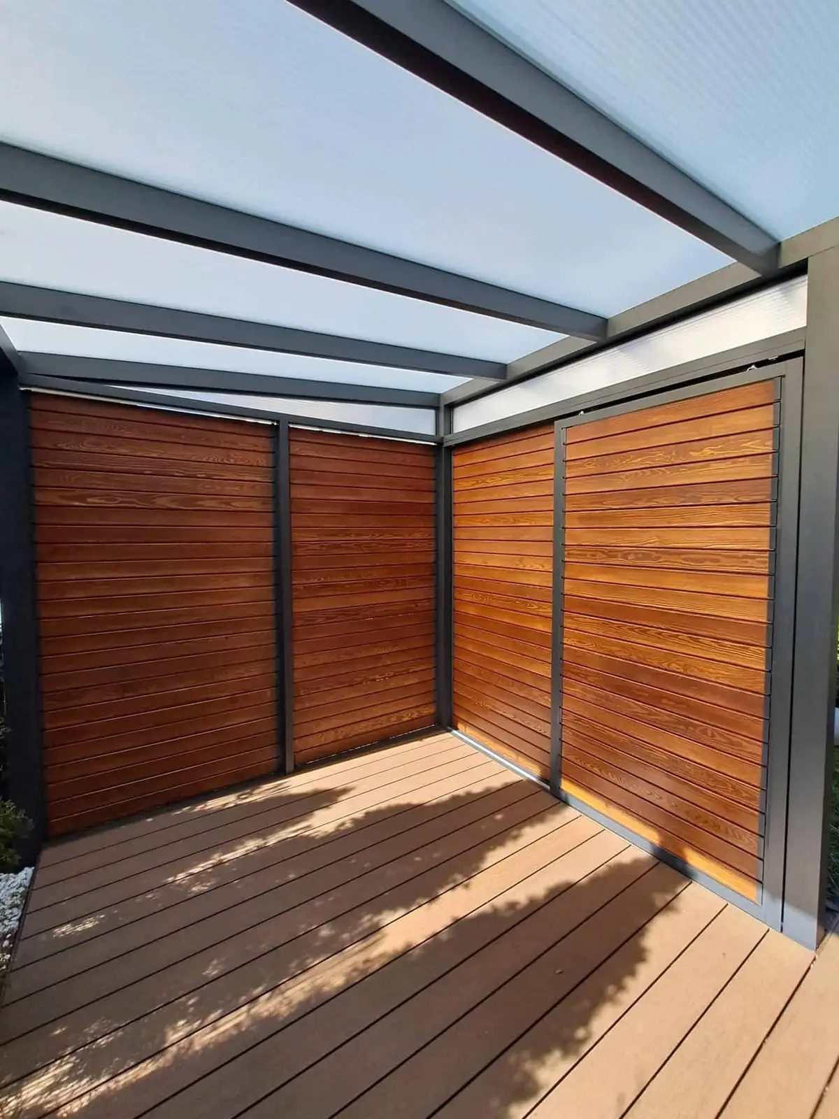 Aluminium frame – wooden louvres – Flowgarden project, photo 20 of 50