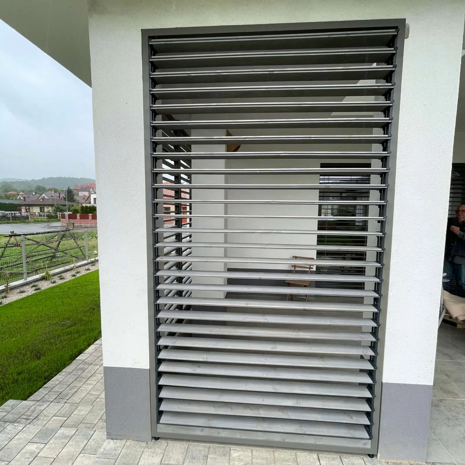 Aluminium frame – wooden louvres – Flowgarden project, photo 35 of 50
