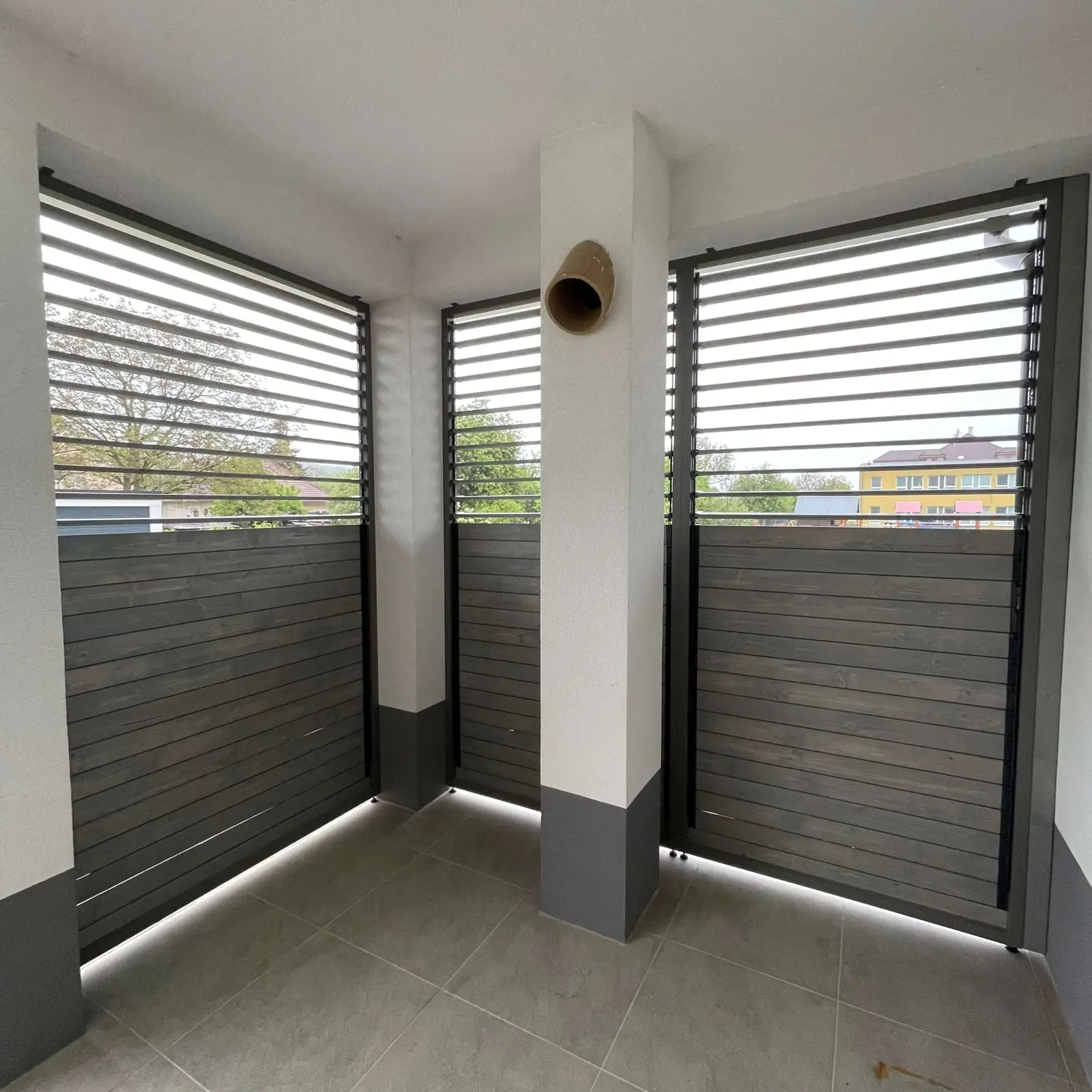 Aluminium frame – wooden louvres – Flowgarden project, photo 37 of 50