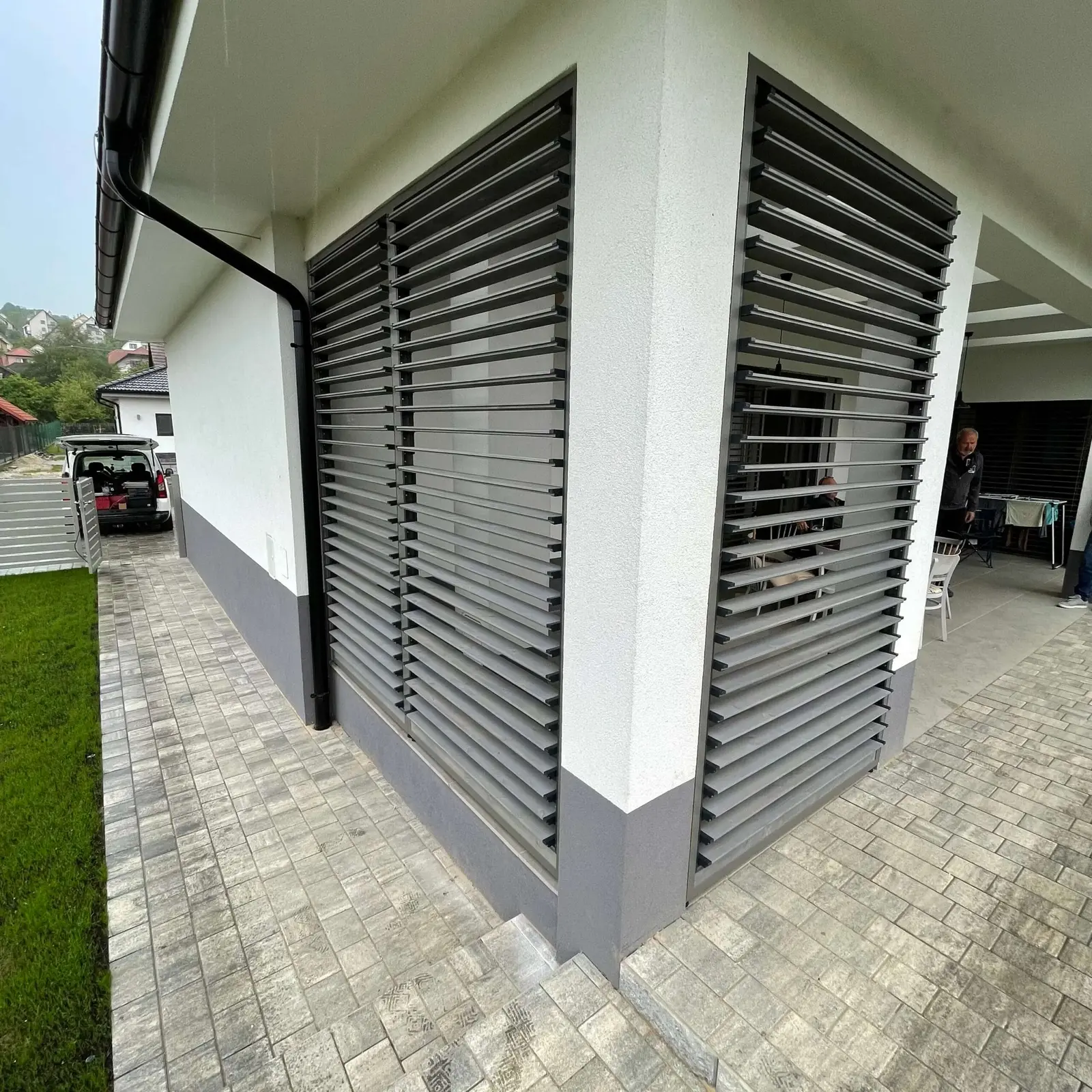 Aluminium frame – wooden louvres – Flowgarden project, photo 39 of 50