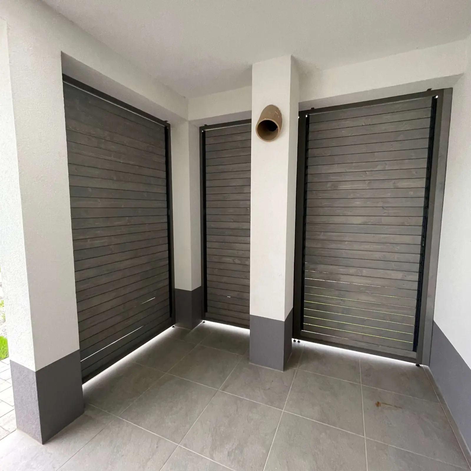 Aluminium frame – wooden louvres – Flowgarden project, photo 41 of 50