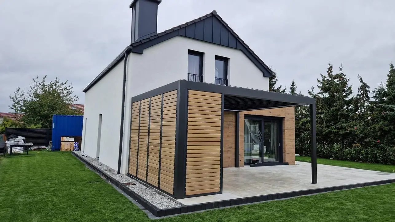 Aluminium frame – wooden louvres – Flowgarden project, photo 48 of 50