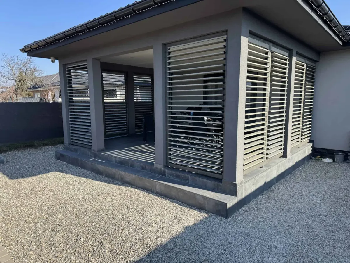 Wooden rotating louvres – Flowgarden project