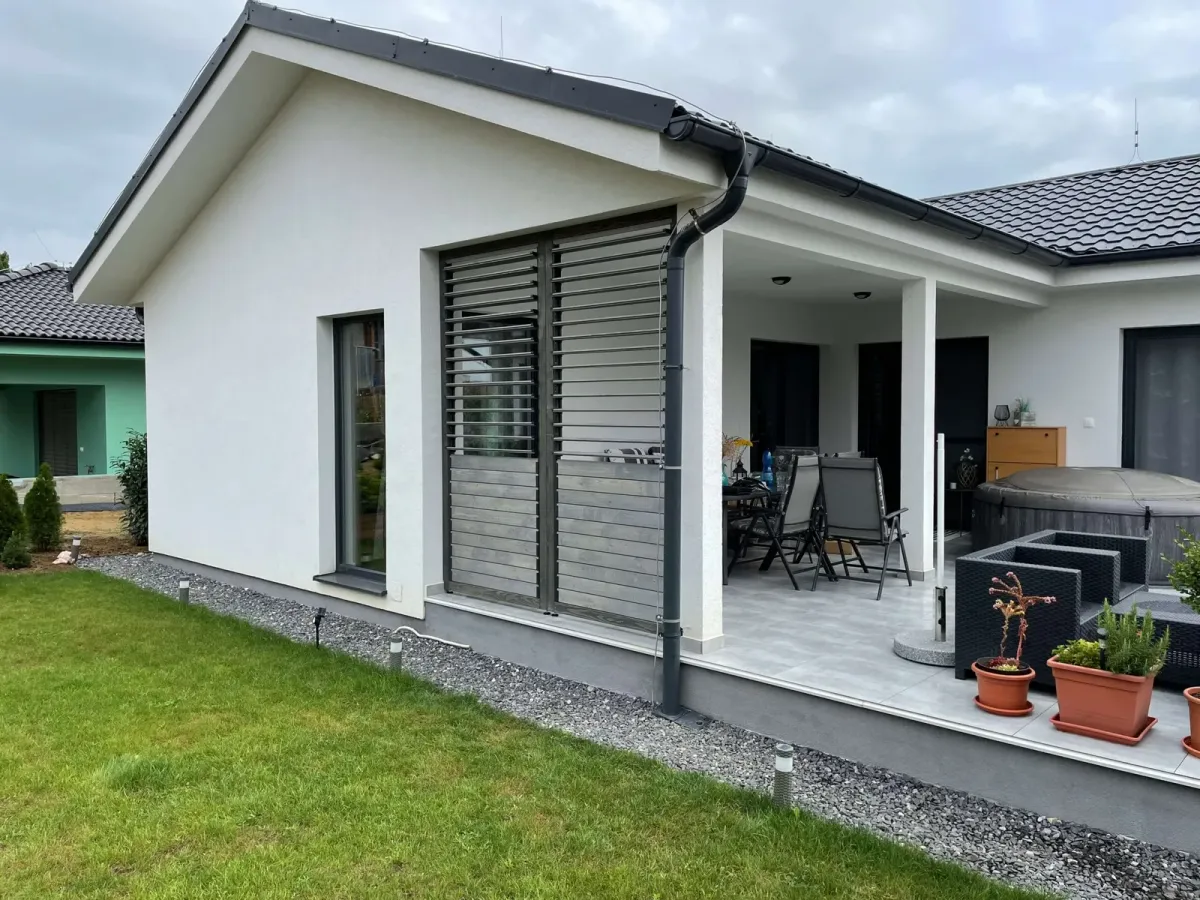 Wooden rotating louvres – Flowgarden project