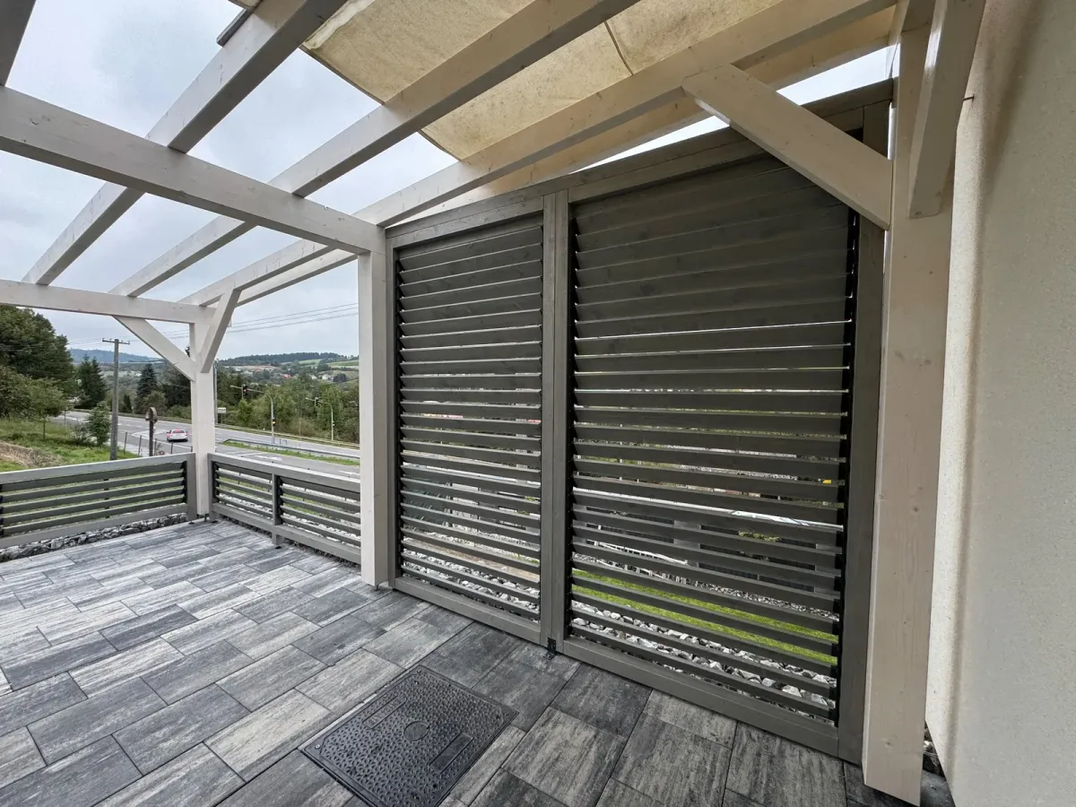 Wooden rotating louvres – Flowgarden project