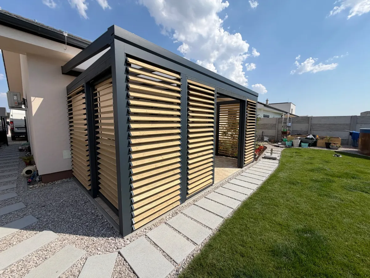 Wooden rotating louvres – Flowgarden project