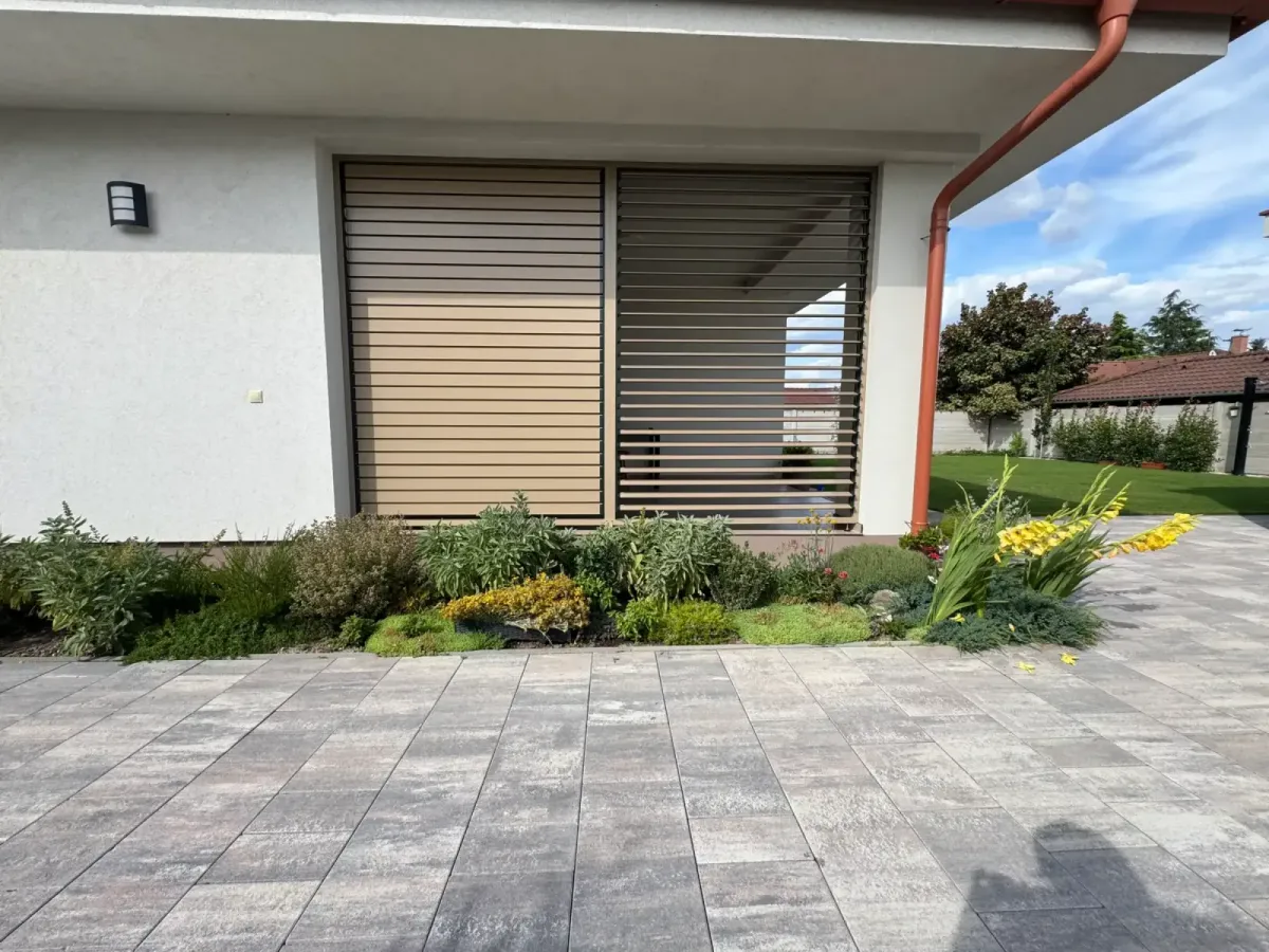 Aluminium rotating louvres – Flowgarden project
