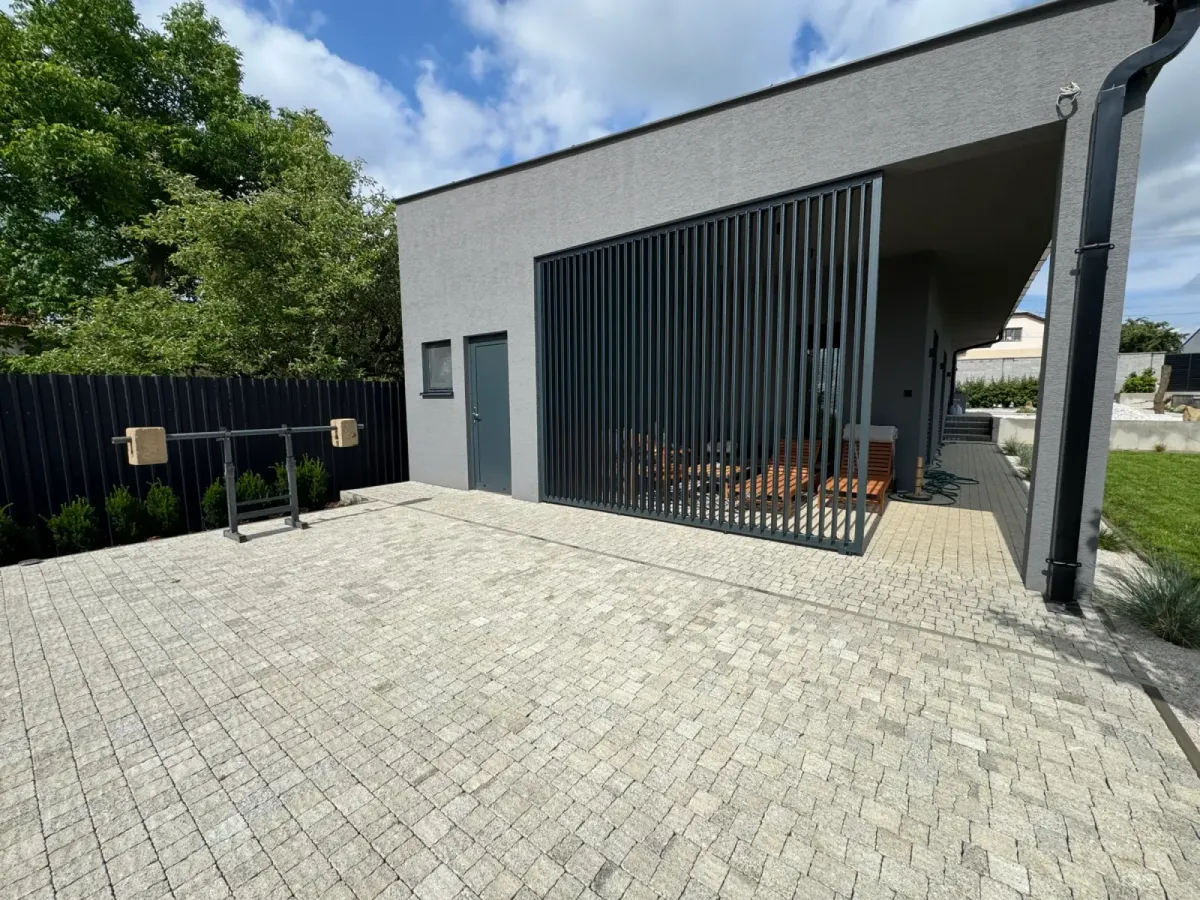 Vertical louvres – Flowgarden project