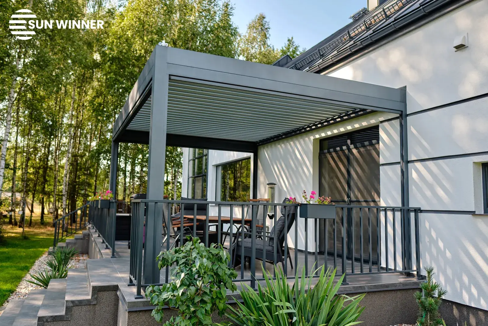 Aluminium pergola with side shading – Flowgarden project
