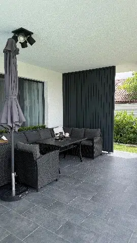 Vertical louvres on a pergola – modern side shading by Flowgarden